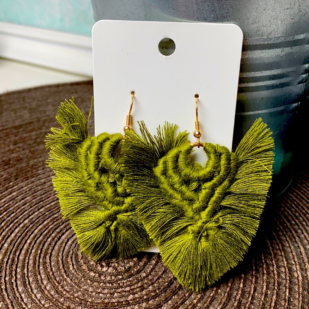 Last pair! ❇️ Macrame earrings